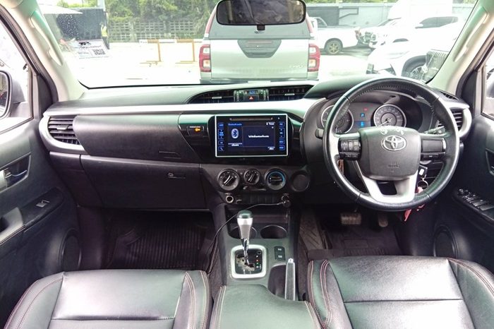 REVO PRE 2020 2.4E AT DOUBLE CAB SILVER 9718 full
