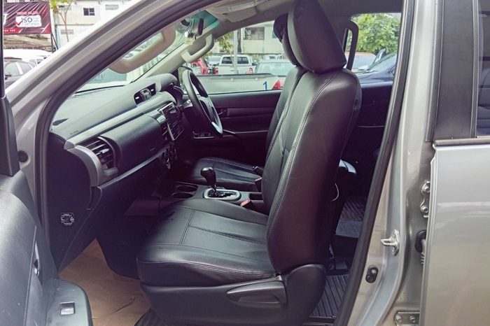 REVO PRE 2016 2.4E AT DOUBLE CAB SILVER 3091 full