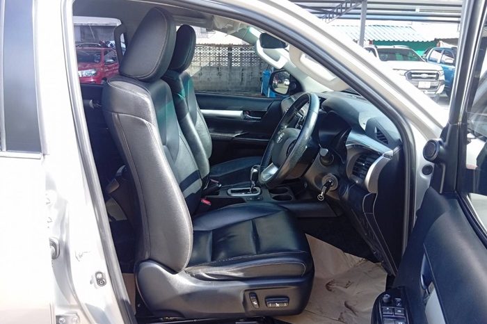 REVO PRE 2019 2.4G AT DOUBLE CAB SILVER  907 full