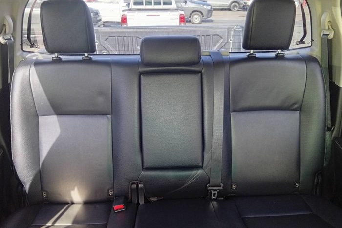 REVO PRE 2019 2.4G AT DOUBLE CAB SILVER  907 full