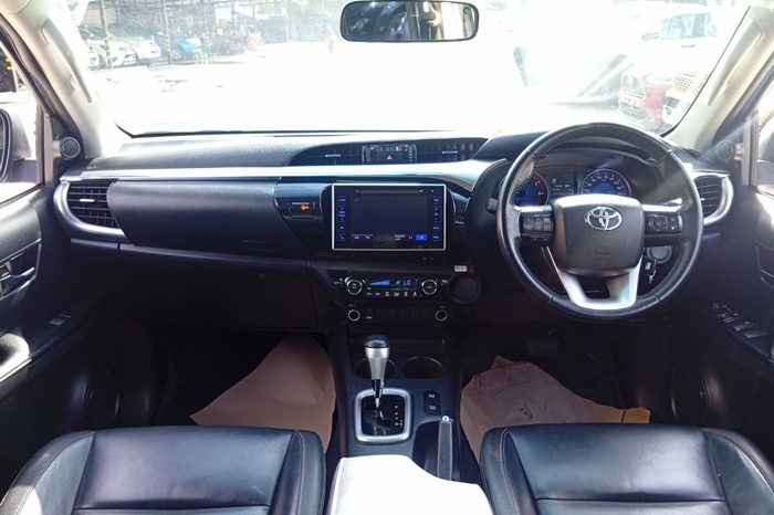 REVO PRE 2019 2.4G AT DOUBLE CAB SILVER  907 full