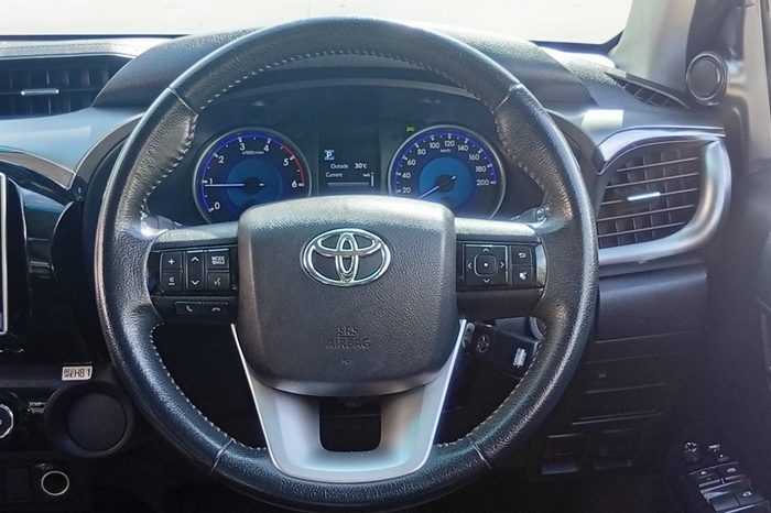 REVO PRE 2019 2.4G AT DOUBLE CAB SILVER  907 full