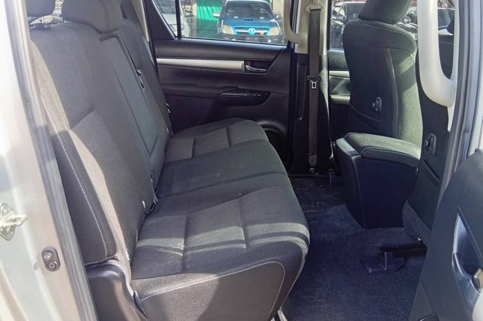 REVO PRE 2021 2.4 ENTRY AT DOUBLE CAB SILVER 2966 full