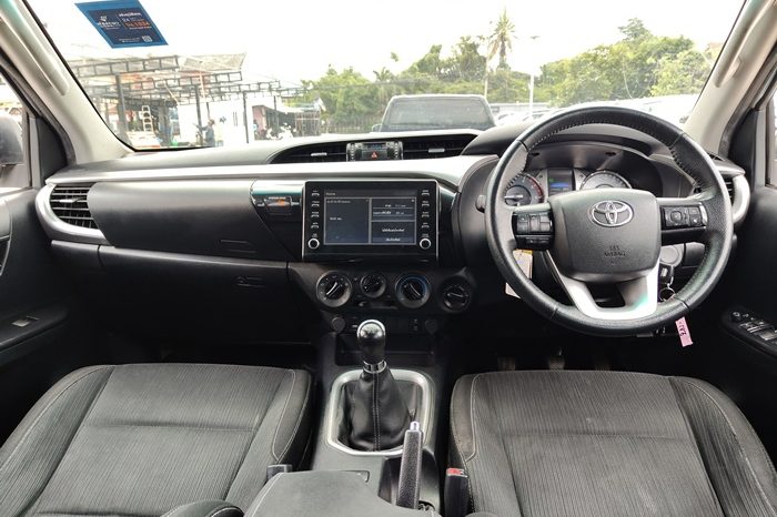 REVO 4WD 2021 2.4 MID MT DOUBLE CAB WHITE  7293 full