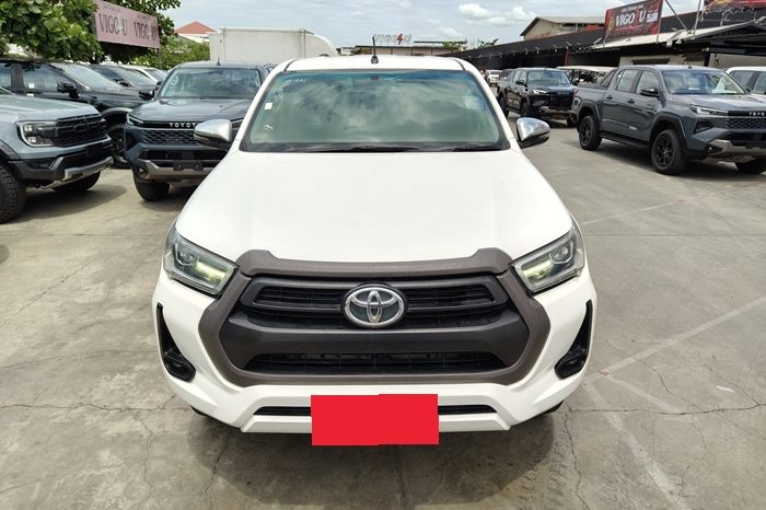 REVO PRE 2021 2.4 MID AT DOUBLE CAB WHITE  2081 full