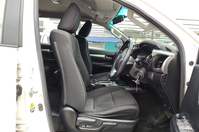 REVO PRE 2021 2.4 MID AT DOUBLE CAB WHITE  2081 full