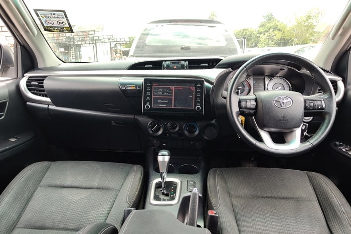 REVO PRE 2021 2.4 MID AT DOUBLE CAB WHITE  2081 full