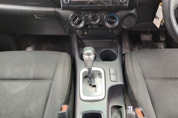 REVO PRE 2021 2.4 MID AT DOUBLE CAB WHITE  2081 full