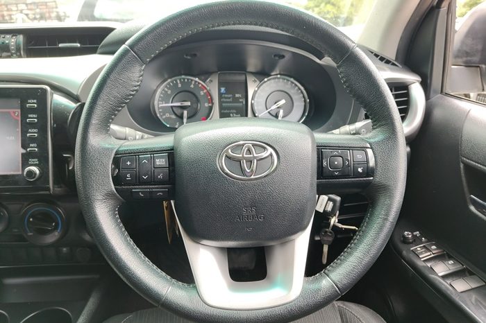 REVO PRE 2021 2.4 MID AT DOUBLE CAB WHITE  2081 full