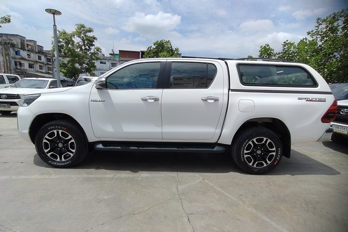 REVO PRE 2021 2.4 MID AT DOUBLE CAB WHITE  2086 full