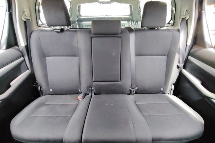 REVO PRE 2021 2.4 MID AT DOUBLE CAB WHITE  2086 full