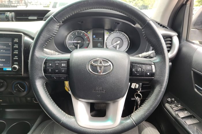 REVO PRE 2021 2.4 MID AT DOUBLE CAB WHITE  2086 full