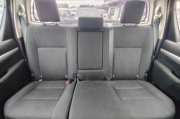 REVO PRE 2021 2.4 ENTRY AT DOUBLE CAB SILVER  1583 full