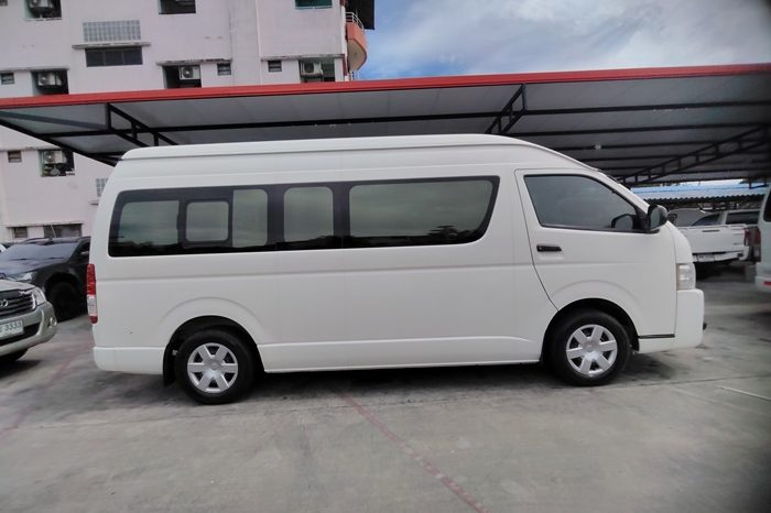 TOYOTA 2WD 2019 3.0 AT COMMUTER WHITE  3754 full