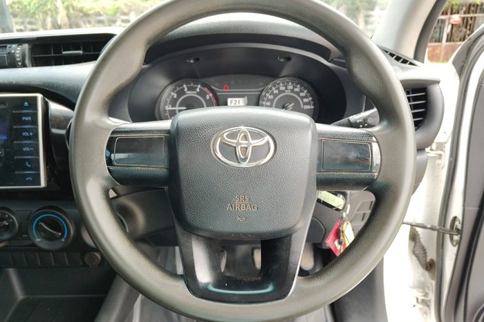 REVO 2WD 2018 2.4J MT STANDARD WHITE  1623 full