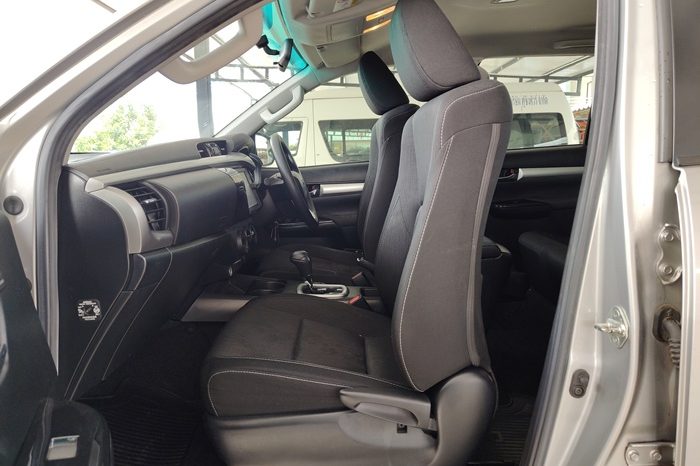 REVO PRE 2021 2.4 ENTRY AT DOUBLE CAB SILVER  8466 full