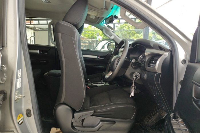 REVO PRE 2021 2.4 ENTRY AT DOUBLE CAB SILVER  8466 full