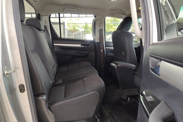 REVO PRE 2021 2.4 ENTRY AT DOUBLE CAB SILVER  8466 full
