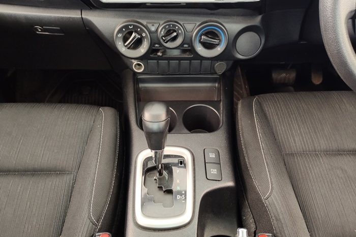 REVO PRE 2021 2.4 ENTRY AT DOUBLE CAB SILVER  8466 full