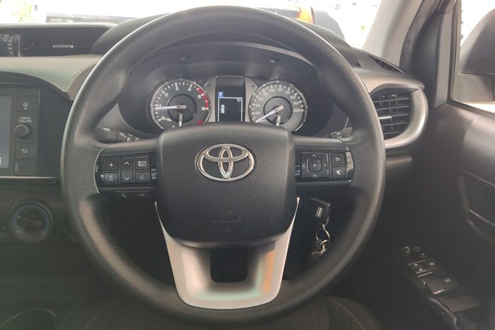 REVO PRE 2021 2.4 ENTRY AT DOUBLE CAB SILVER  8466 full