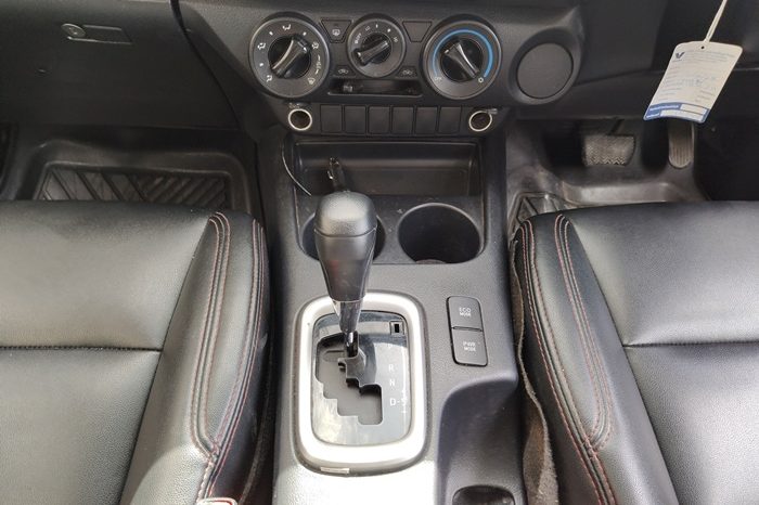 REVO PRE 2021 2.4 ENTRY AT DOUBLE CAB WHITE  1432 full