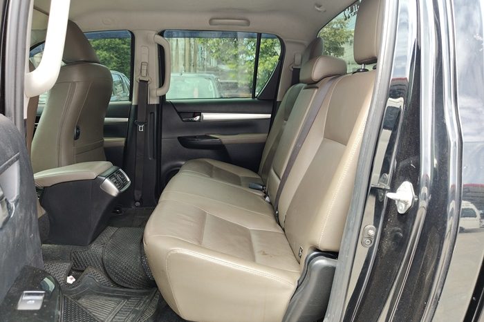 REVO PRE 2017 2.4G AT DOUBLE CAB BLACK  6205 full