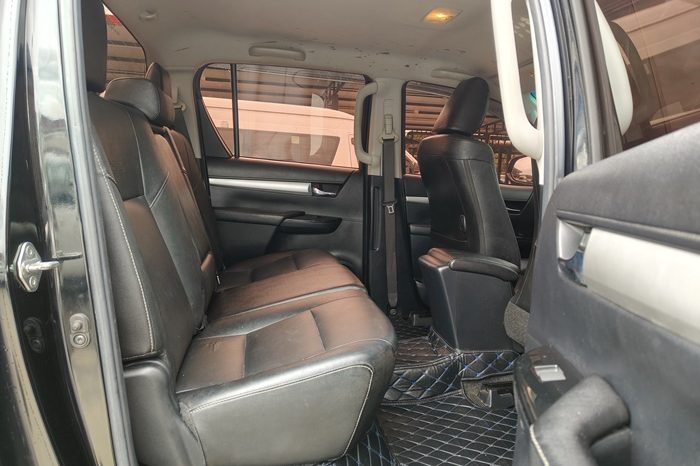 REVO PRE 2019 2.4E AT DOUBLE CAB BLACK 1151 full
