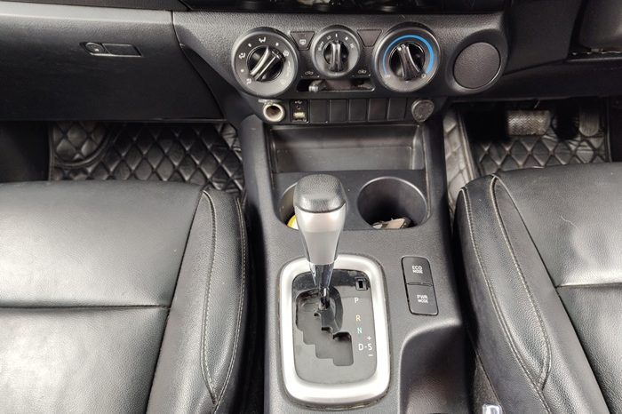 REVO PRE 2019 2.4E AT DOUBLE CAB BLACK 1151 full