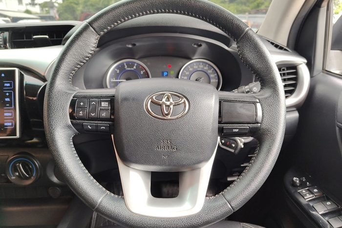 REVO PRE 2019 2.4E AT DOUBLE CAB BLACK 1151 full