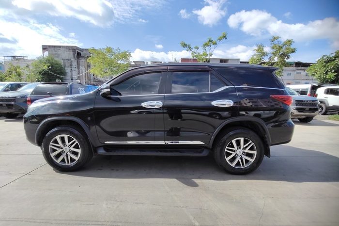 TOYOTA 2WD 2016 2.4V AT FORTUNER BLACK  3422 full