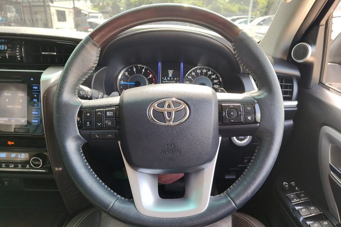 TOYOTA 2WD 2016 2.4V AT FORTUNER BLACK  3422 full