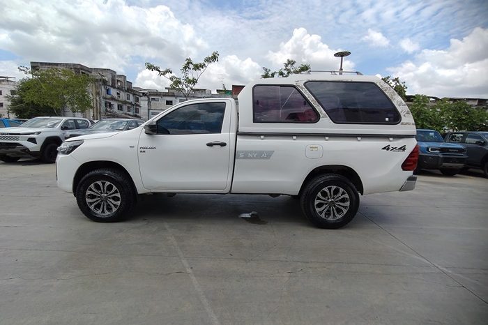 REVO 4WD 2021 2.8 ENTRY MT STANDARD WHITE  4608 full