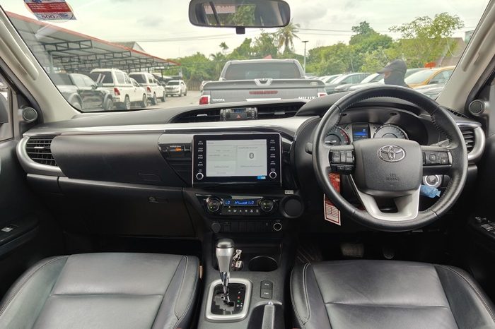 REVO PRE 2023 2.4 HIGHT AT DOUBLE CAB BLACK  9255 full