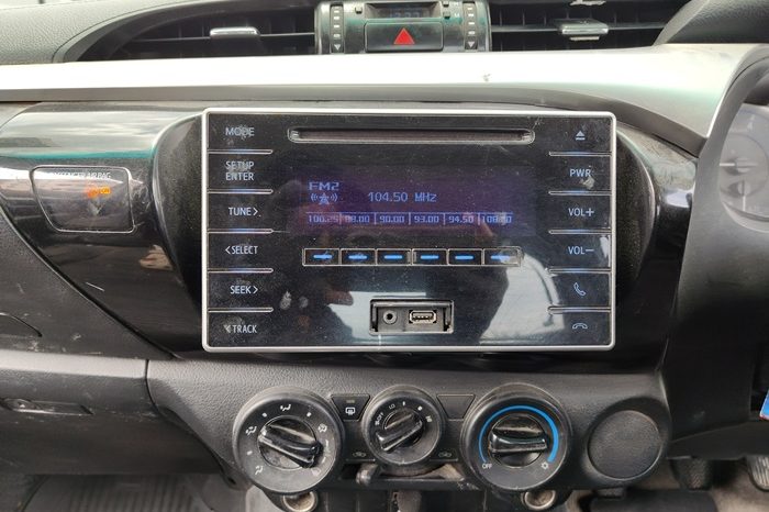 REVO 2WD 2020 2.4E MT SMART CAB SILVER  1614 full