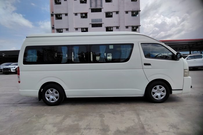 TOYOTA 2WD 2019 2.7 MT COMMUTER WHITE  9793 full