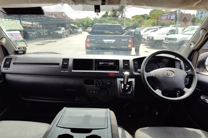TOYOTA 2WD 2019 2.7 MT COMMUTER WHITE  9793 full