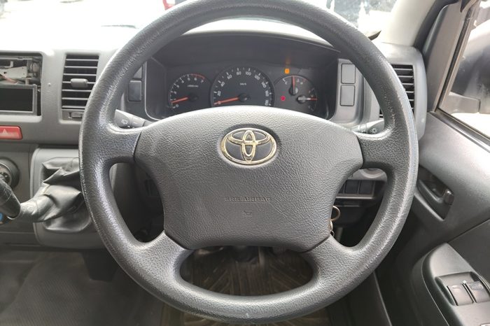 TOYOTA 2WD 2019 2.7 MT COMMUTER WHITE  9793 full