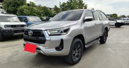 REVO PRE 2022 2.4 MID AT SAMRT CAB SILVER  4593