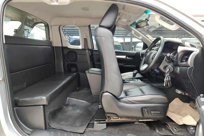 REVO PRE 2022 2.4 MID AT SAMRT CAB SILVER  4593 full
