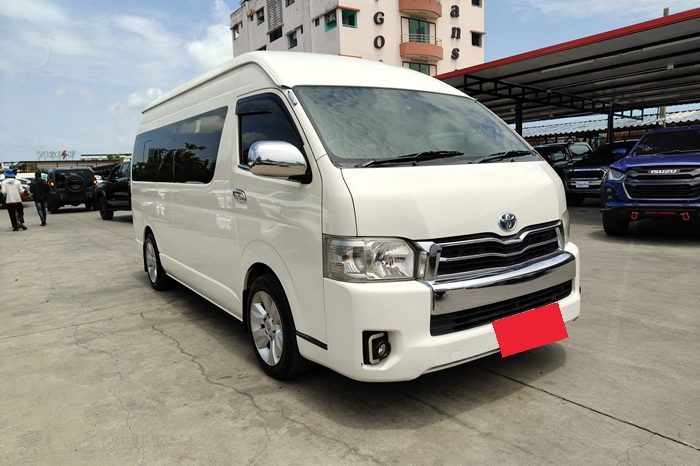 TOYOTA 2WD 2019 3.0 MT COMMUTER WHITE  339 full