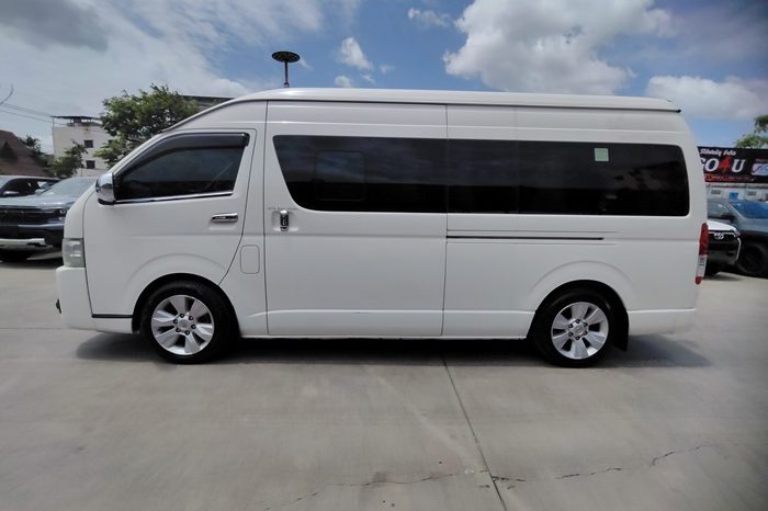 TOYOTA 2WD 2019 3.0 MT COMMUTER WHITE  339 full