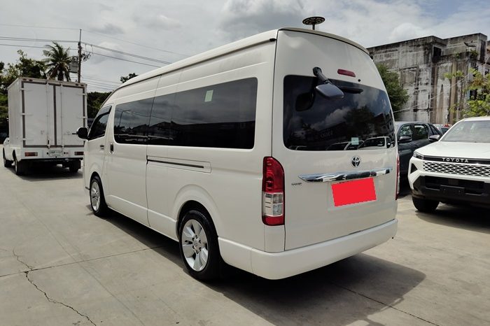 TOYOTA 2WD 2019 3.0 MT COMMUTER WHITE  339 full