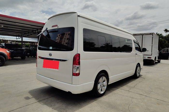 TOYOTA 2WD 2019 3.0 MT COMMUTER WHITE  339 full