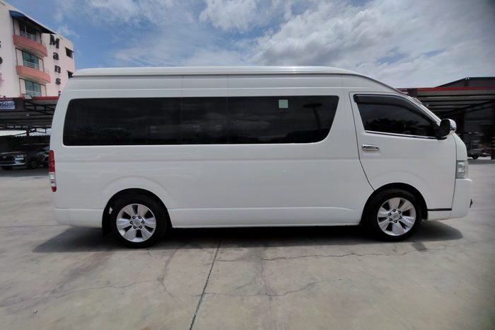 TOYOTA 2WD 2019 3.0 MT COMMUTER WHITE  339 full