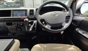 TOYOTA 2WD 2019 3.0 MT COMMUTER WHITE  339 full