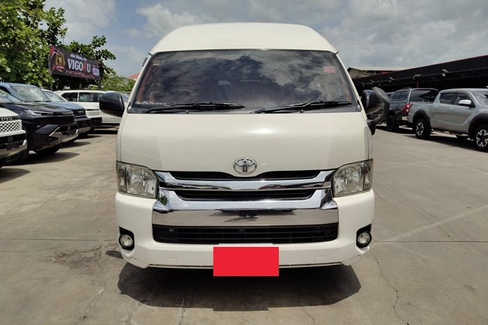 TOYOTA 2WD 2019 3.0 AT COMMUTER WHITE  8208 full