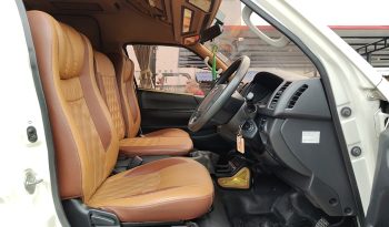 TOYOTA 2WD 2019 3.0 AT COMMUTER WHITE  8208 full