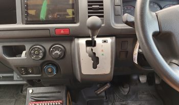 TOYOTA 2WD 2019 3.0 AT COMMUTER WHITE  8208 full
