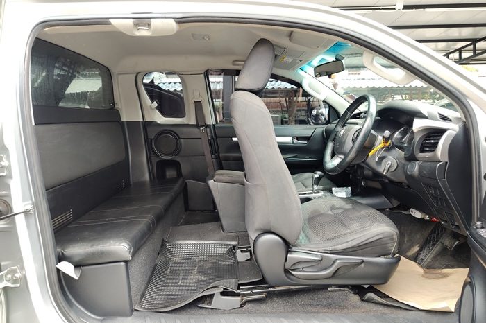 REVO PRE 2021 2.4 MID AT SAMRT CAB SILVER  9579 full