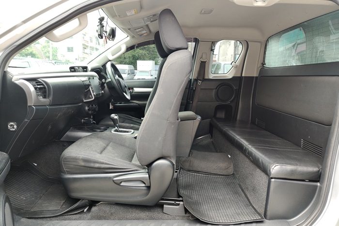 REVO PRE 2021 2.4 MID AT SAMRT CAB SILVER  9582 full